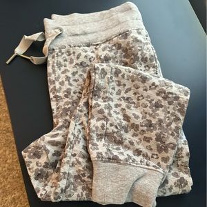 Athlete grey leopard sweats